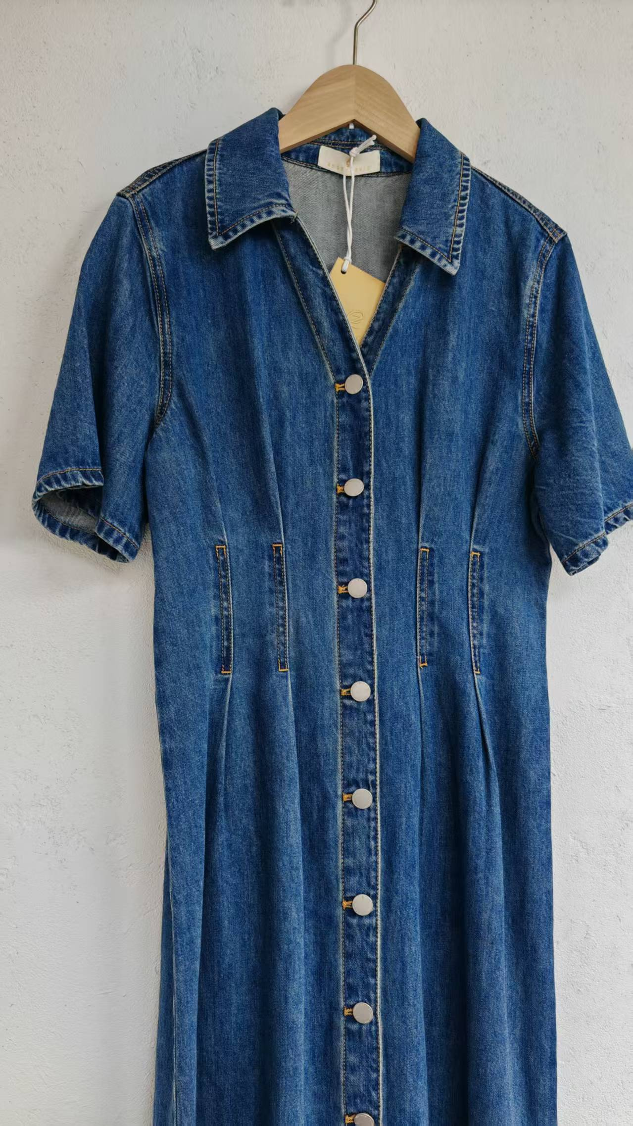 Short-sleeved denim dress