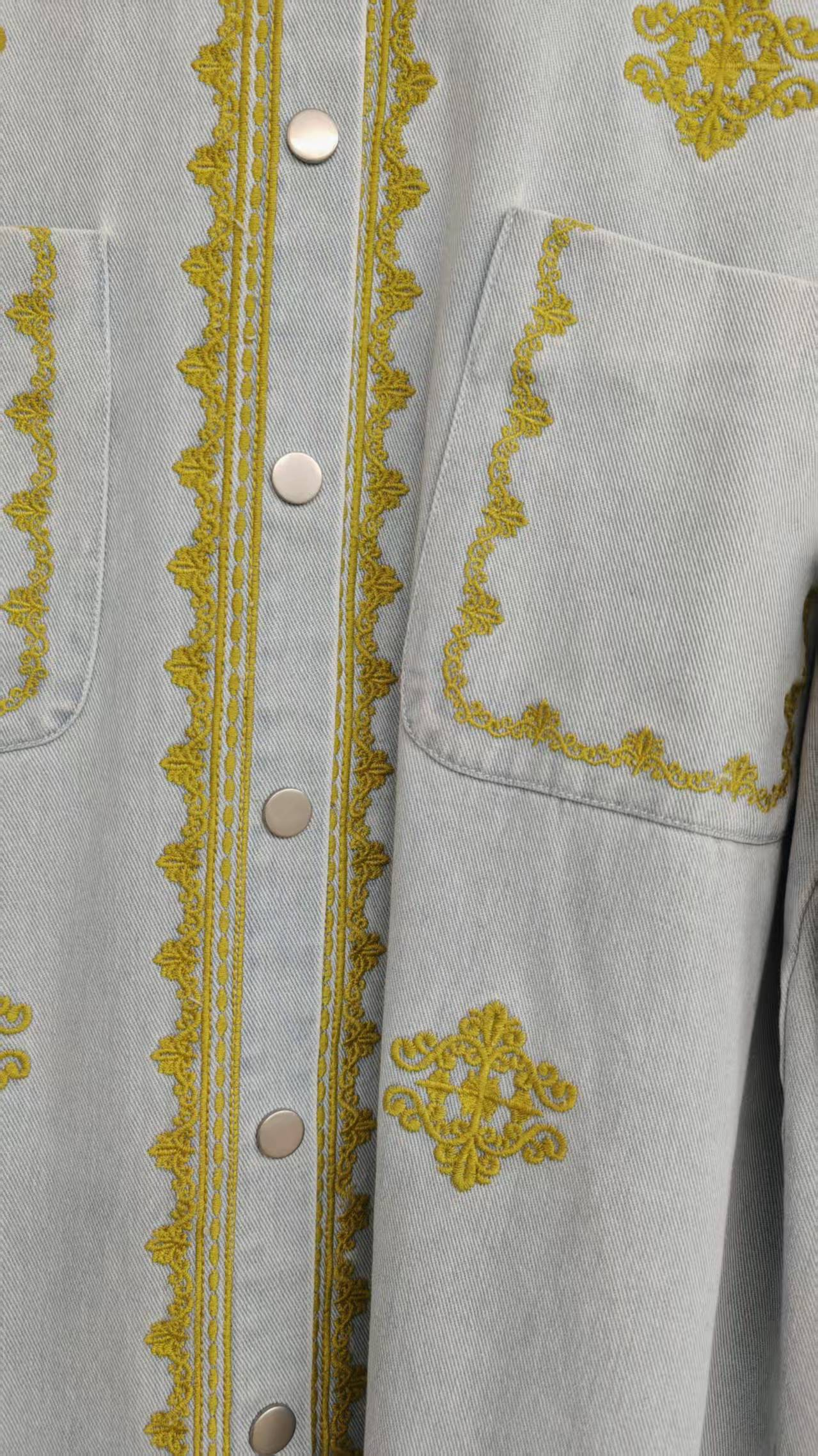 Long-sleeved denim jacket