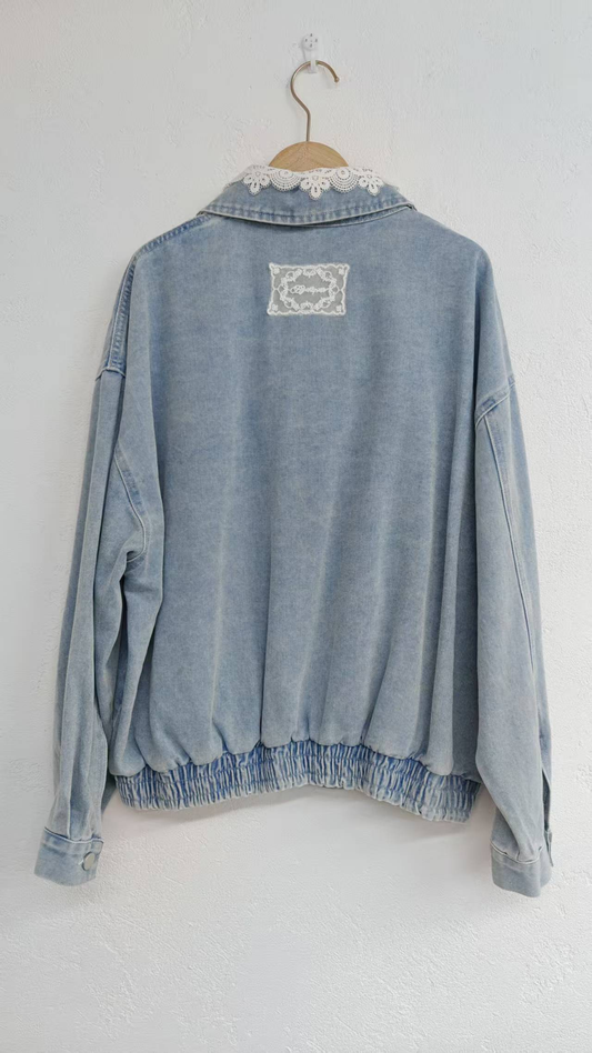 Long-sleeved denim jacket