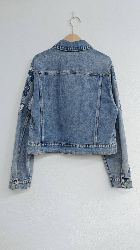 Long-sleeved denim jacket