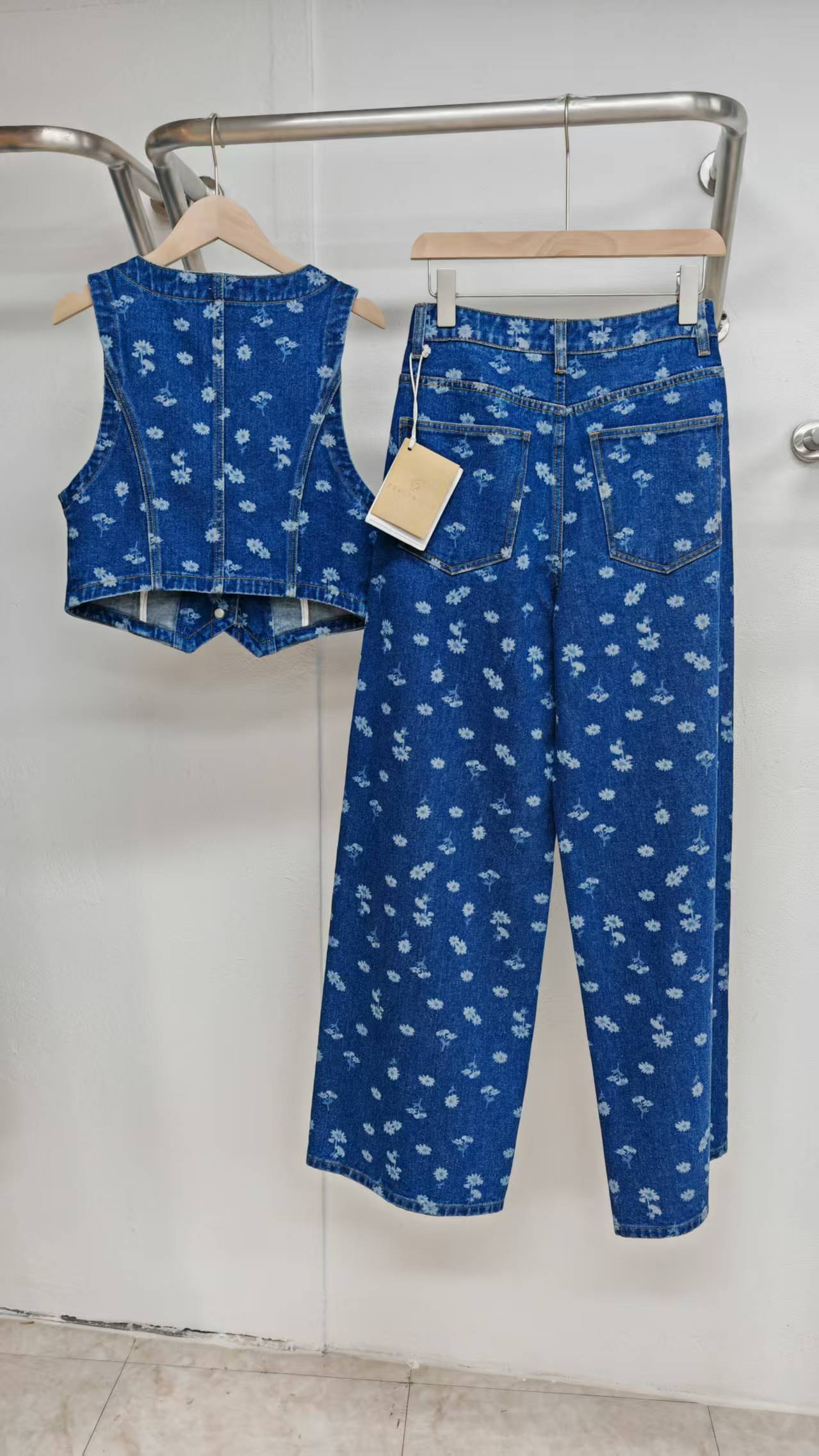 Jeans suit