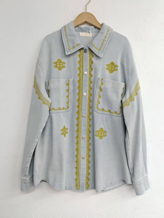 Long-sleeved denim jacket