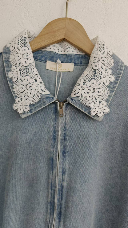 Long-sleeved denim jacket